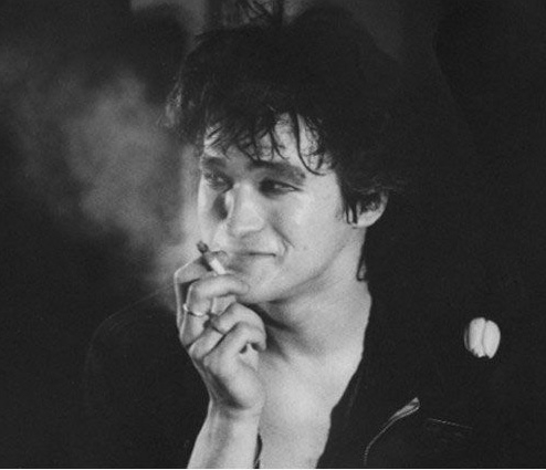 Виктор Цой как подростковый певец и деструктор